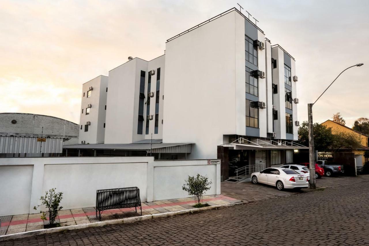 Zallon Executivo Hotel
